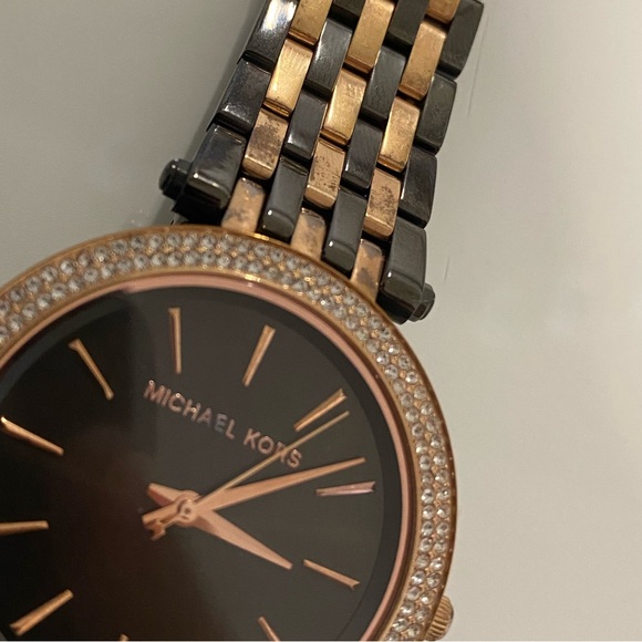 Michael Kors Watch - Picture 5 of 8